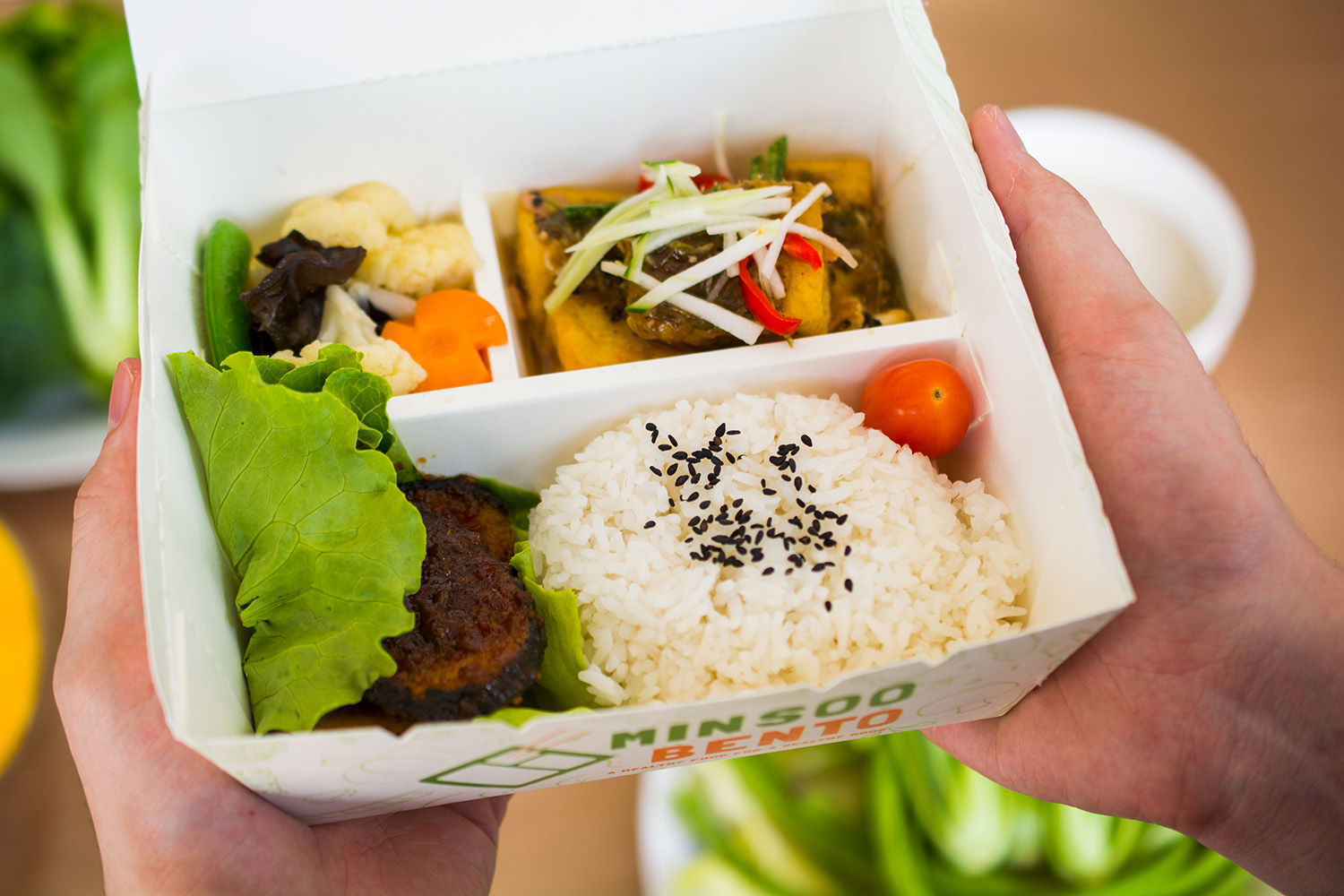 hand-hold-paper-lunch-box-common-use-foodabox