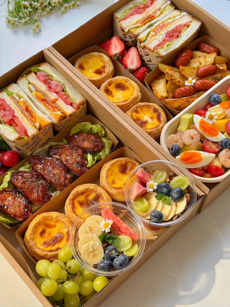 multi-compament-paper-lunch-box-for-lunch-dessert